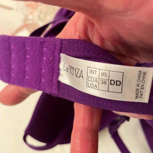 La Senza dark Purple Size 38 DD T-Shirt bra. With light padding. EUC - Picture 4 of 5